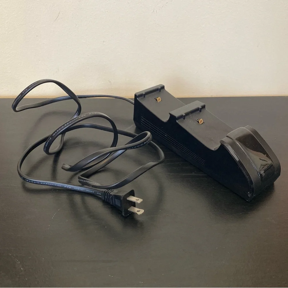Nyko Microsoft Xbox One Charge Base Station 86100-M27 2 Controller Charging Dock